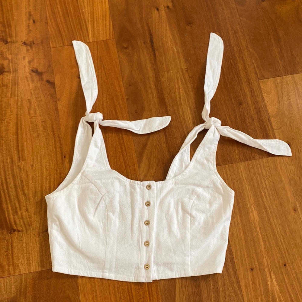 Kendall & Kylie Tie-shoulder White Crop Top. Size small.